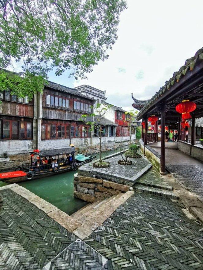 乌军炮击顿涅茨克当地一市场 已致28人死亡